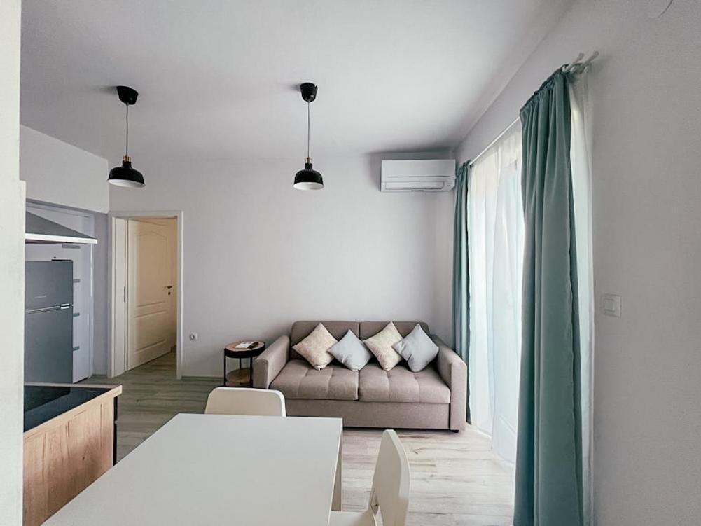 Apartments Happy Sukosan Exterior photo