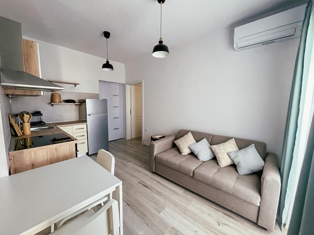 Apartments Happy Sukosan Exterior photo