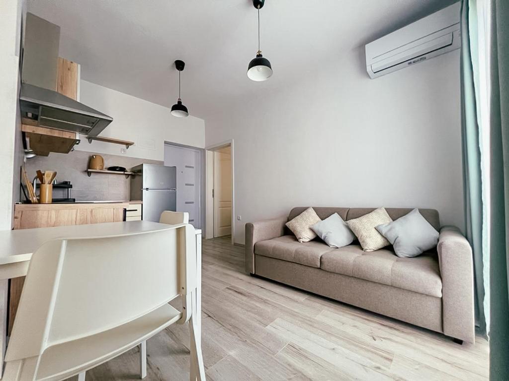 Apartments Happy Sukosan Exterior photo